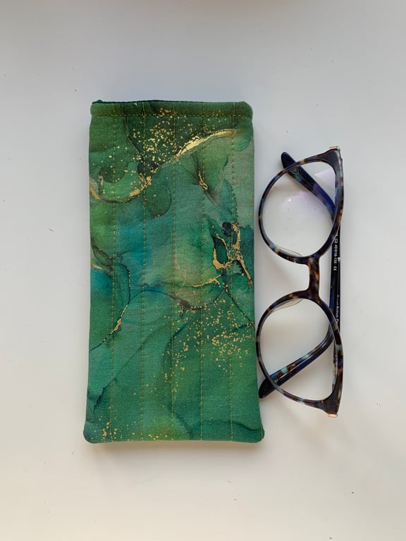 Green And Gold Marble Effect Quilted Fabric Glasses Case