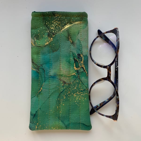 Green And Gold Marble Effect Quilted Fabric Glasses Case