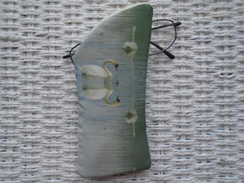 Swan Glasses Case Lined & Padded 