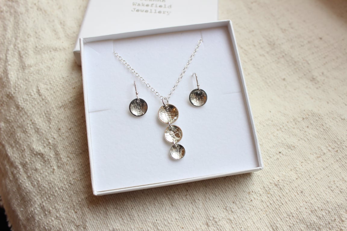 Silver lace earring and necklace set