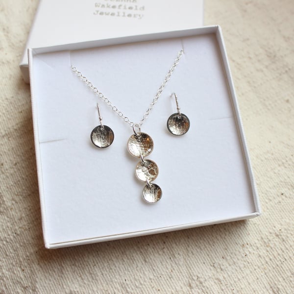Silver lace earring and necklace set