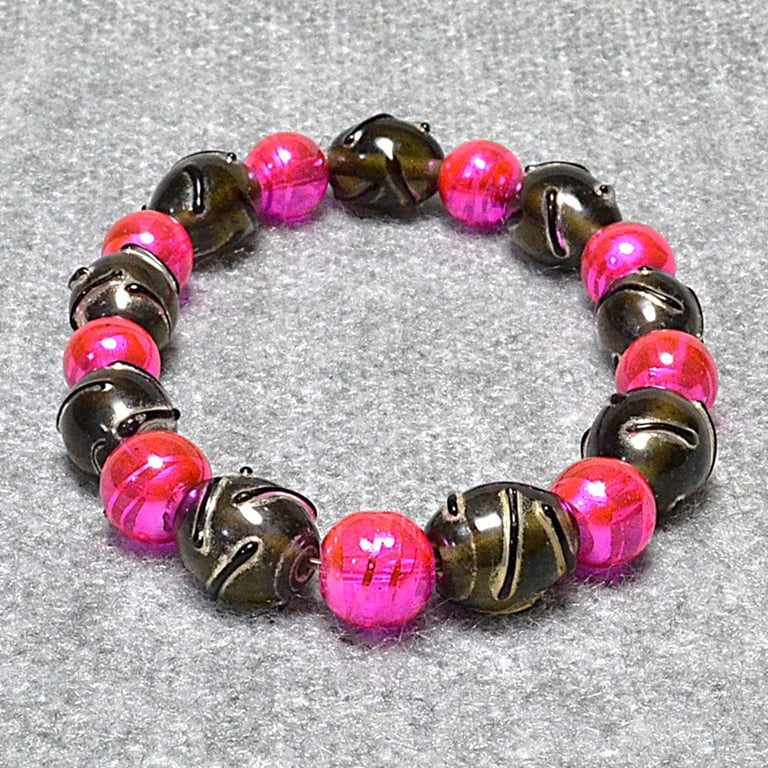 Black Glass Decorated Barrel and Bright Pink Chunky Glass Bead Bracelet
