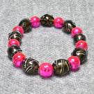 Black Glass Decorated Barrel and Bright Pink Chunky Glass Bead Bracelet