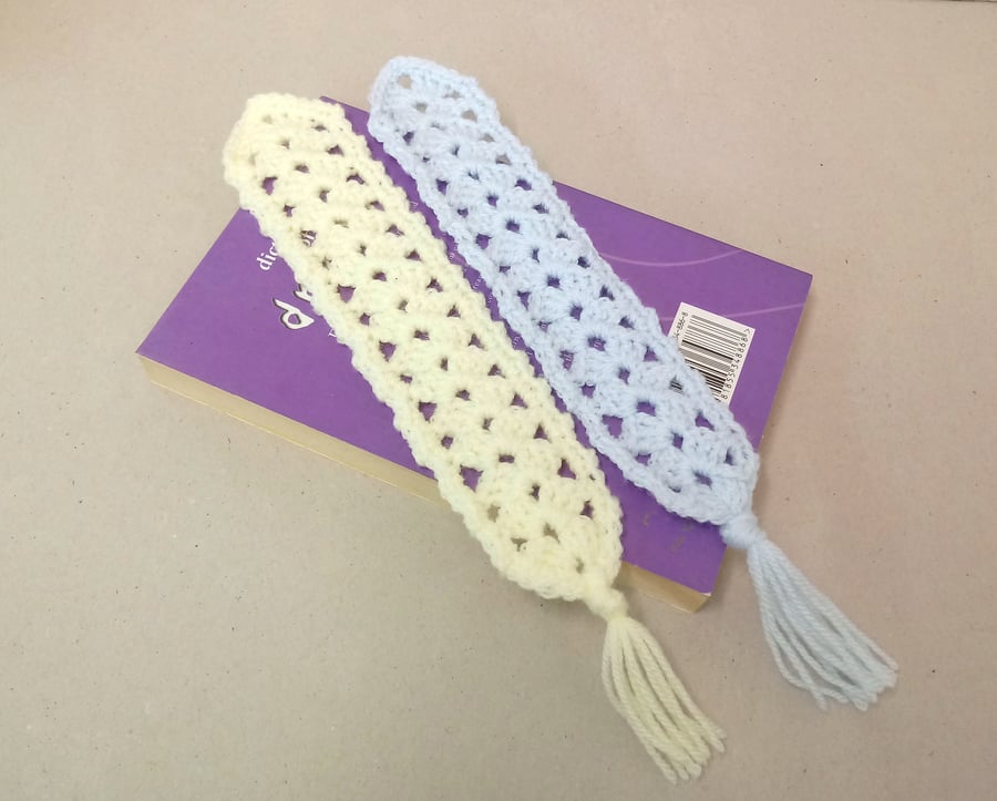 Bookmark with matching tassel, in pale blue or pale yellow, crocheted bookmark