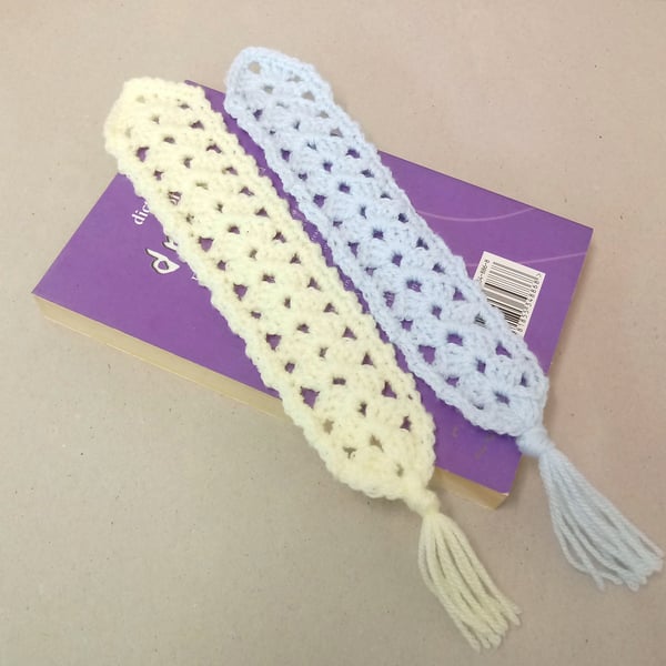 Bookmark with matching tassel, in pale blue or pale yellow, crocheted bookmark