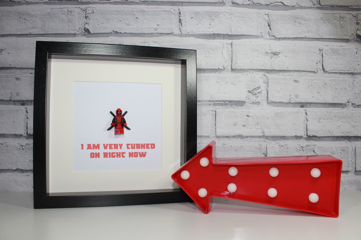 DEADPOOL - FRAMED CUSTOM MINIFIGURE - GREAT COMIC ART