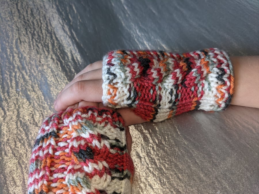 Child's Cable Knit Wrist Warmers