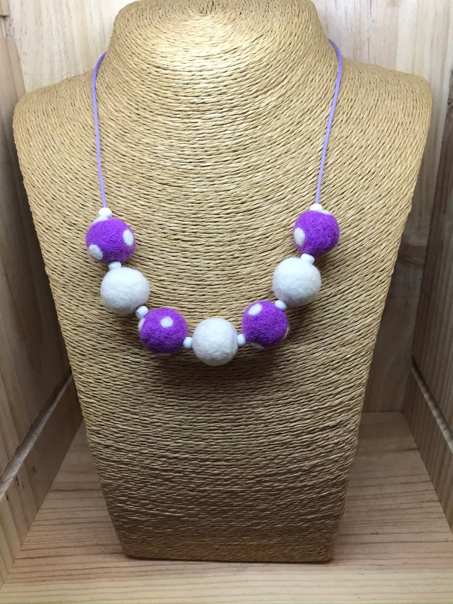 Felt Necklace. (296)