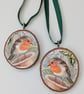 Pair of robin Christmas wood slice tree decorations 