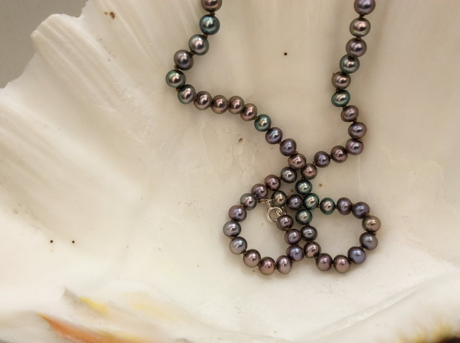 Peacock Pearl Choker, Hand Knotted necklace