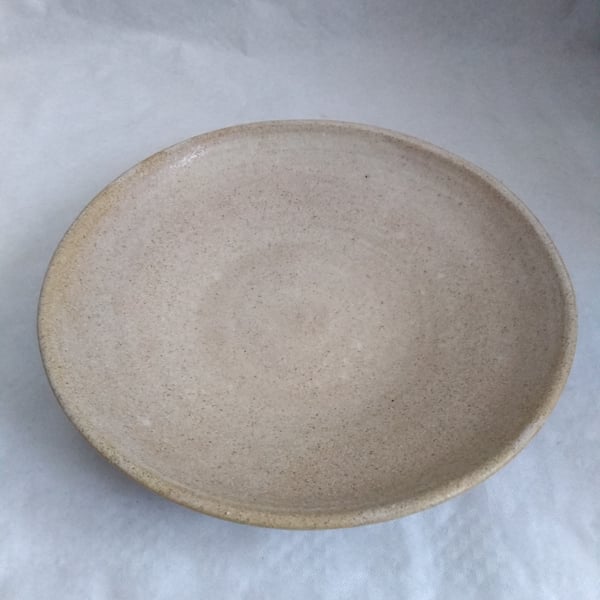 POTTERY  STONEWARE DISH BOWL  OATMEAL GLAZE  23.4 CMS DIAMETER