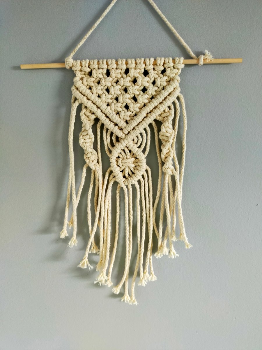 Mini macrame wall hanger