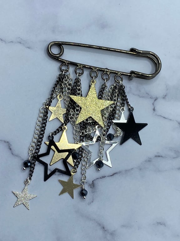 Starry kilt pin brooch with star charms and spinel stones