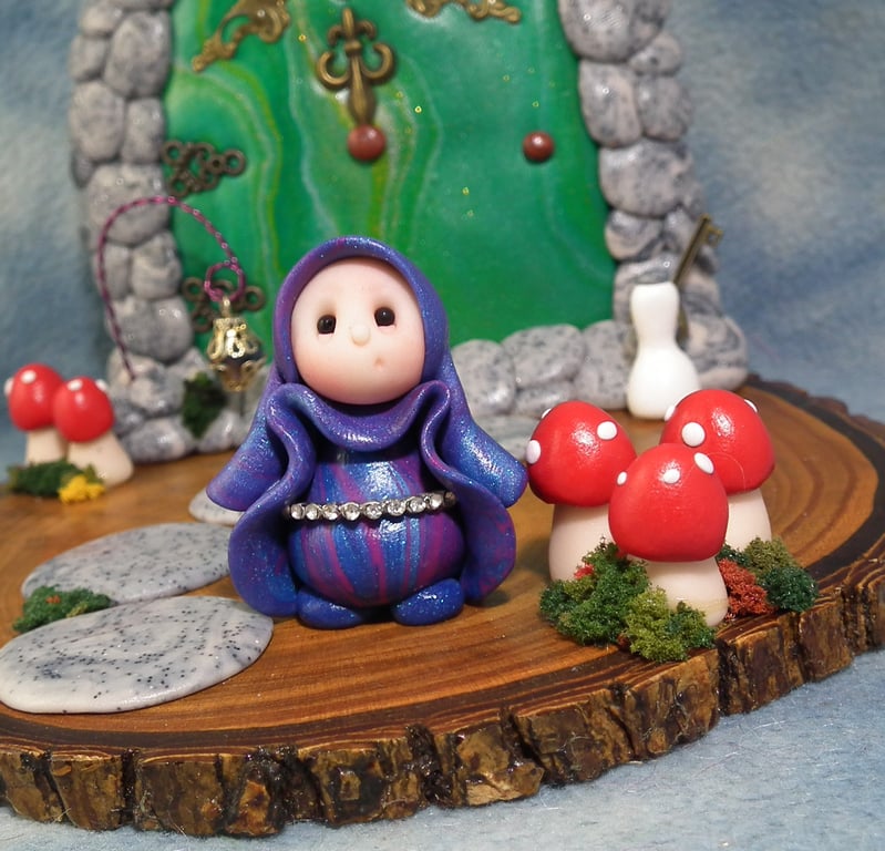Tiny Garden Gnome 'Rich' with piglet OOAK Sculpt Ann Galvin