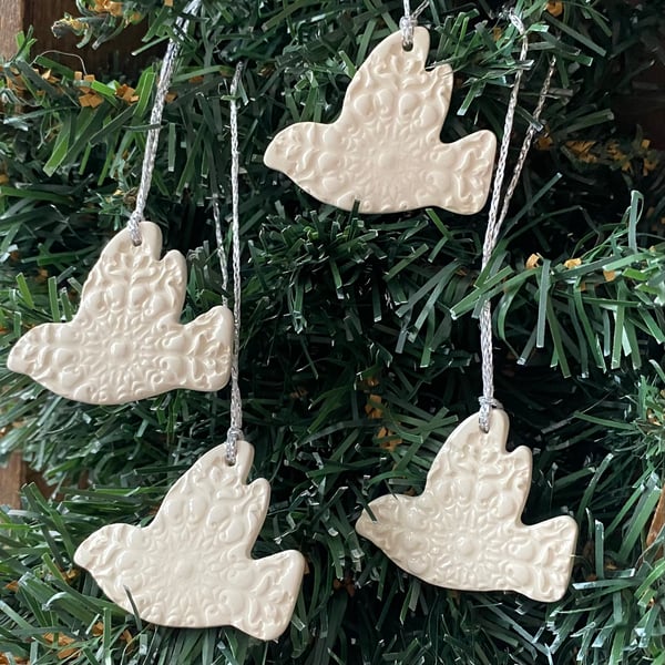 Set of four lightweight ceramic dove decorations