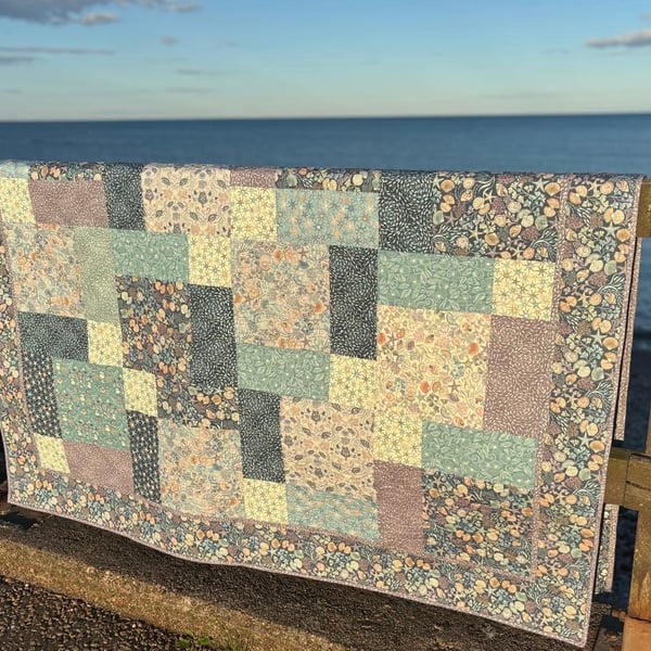 Ocean Pearls Double Bed Quilt