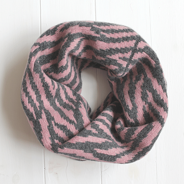 SECONDS SUNDAY Zebra knitted cowl - rose and cliff