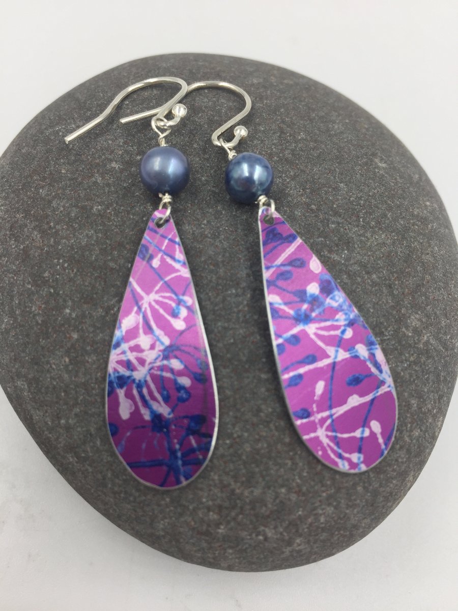 Dark pink and navy aluminium cow parsley drop earrings with pearl 