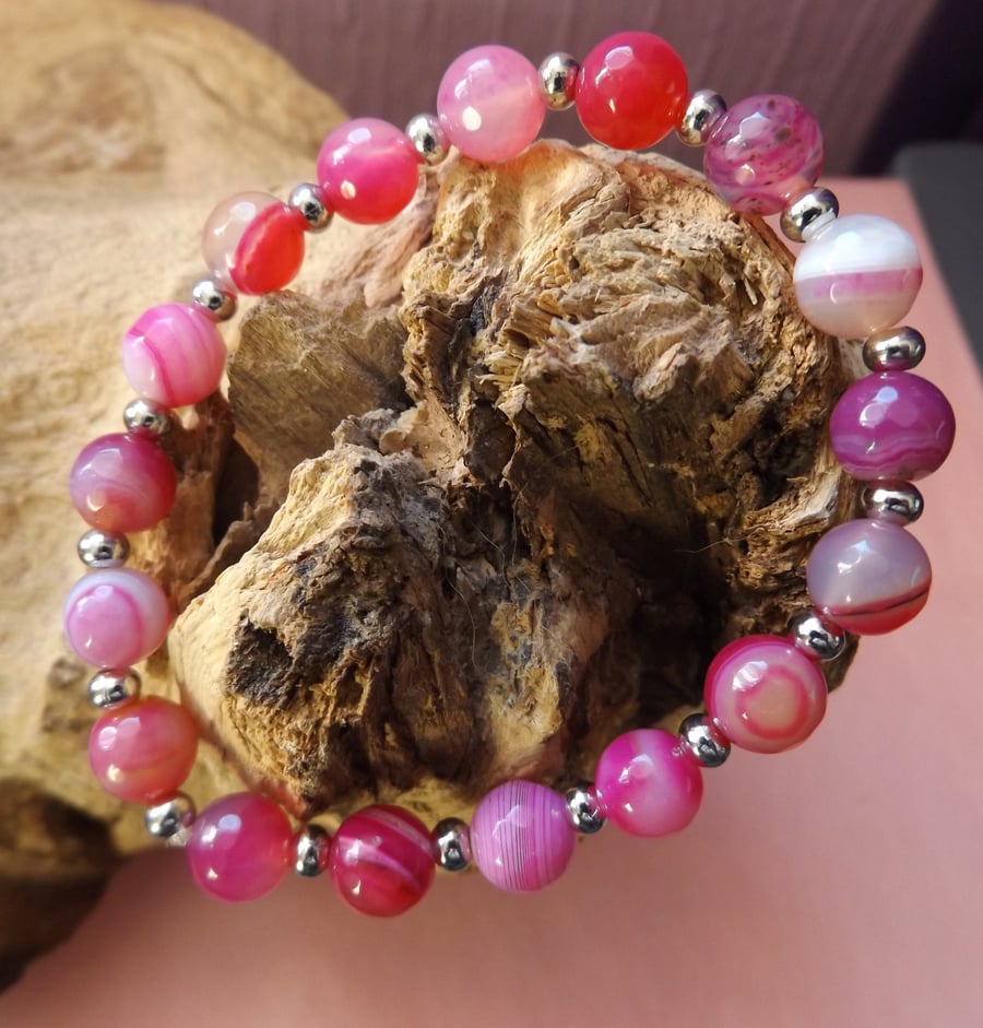 Pink banded faceted agate stretch bracelet