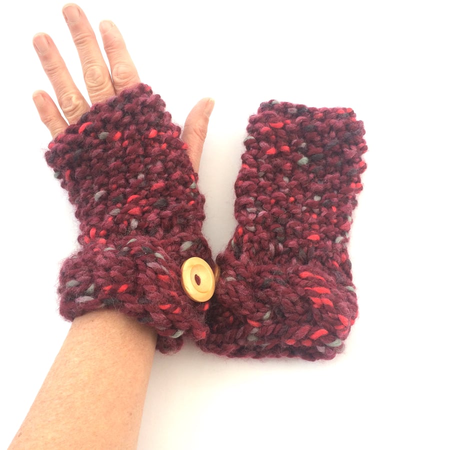 Red chunky  fingerless gloves 