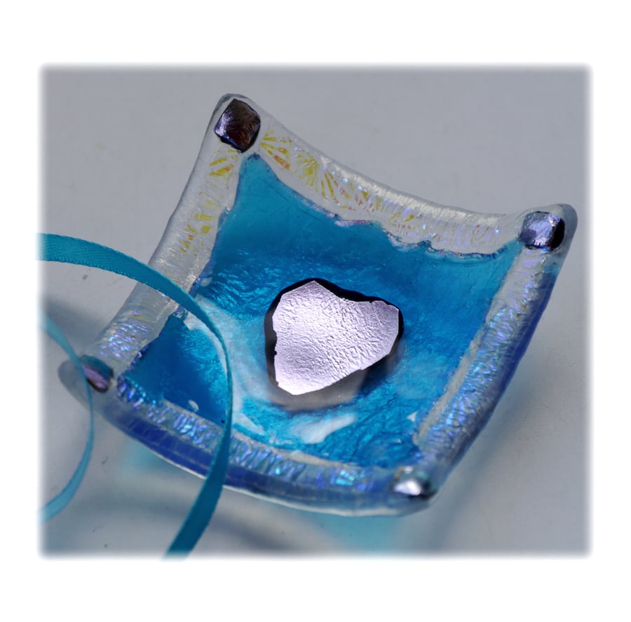 Earring Dish Fused Glass 6cm  001 Turquoise Dichroic Heart 