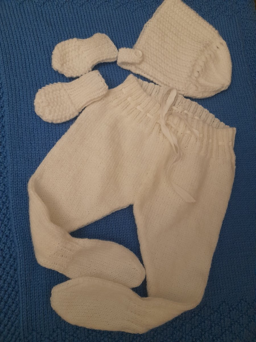 0-3 month Baby Leggings, Helmet and Mittens Set