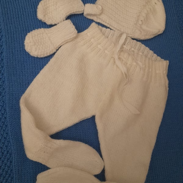 0-3 month Baby Leggings, Helmet and Mittens Set