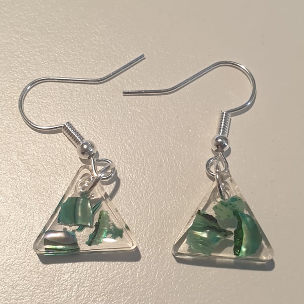 Triangle green mother of pearl resin earrings