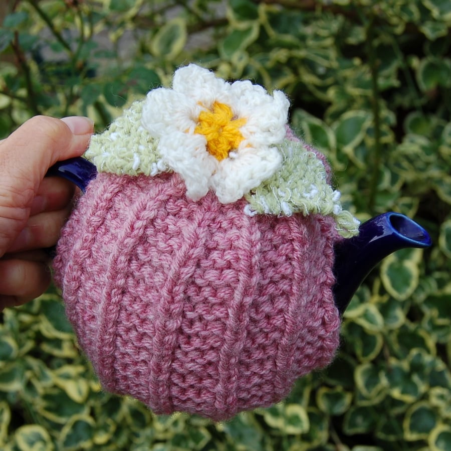 Daisy tea cosy - hand knitted, wool rich yarn  - to fit a small teapot 