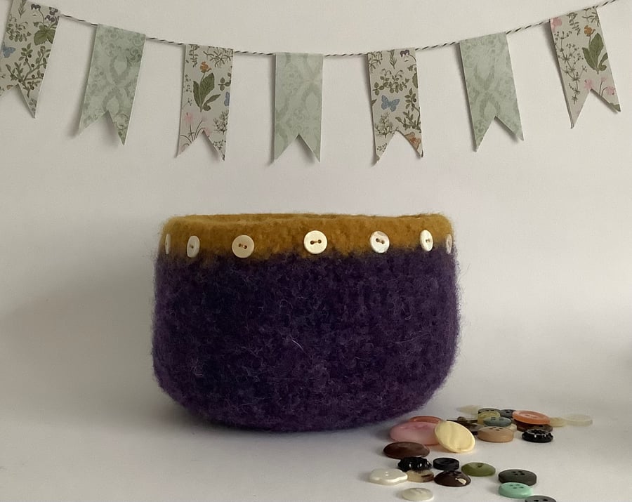 FELTED 'FUSSPOT'  BOWL ,desk tidy .'Regal'  ' (with MOP buttons).Purple.