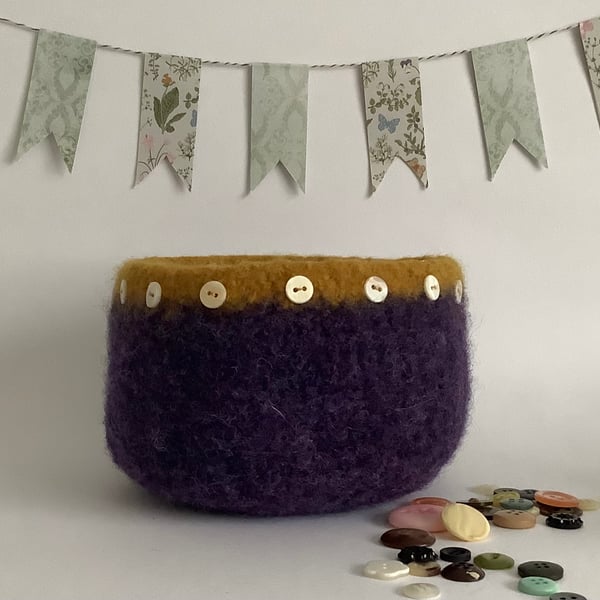 FELTED 'FUSSPOT'  BOWL ,desk tidy .'Regal'  ' (with MOP buttons).Purple.
