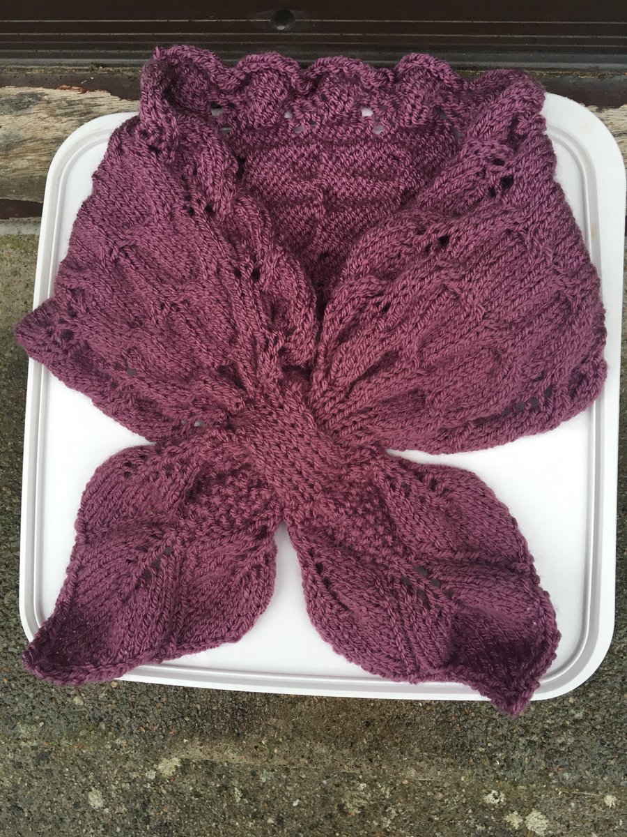 Leaves & Cables Ladies Cross over Scarf