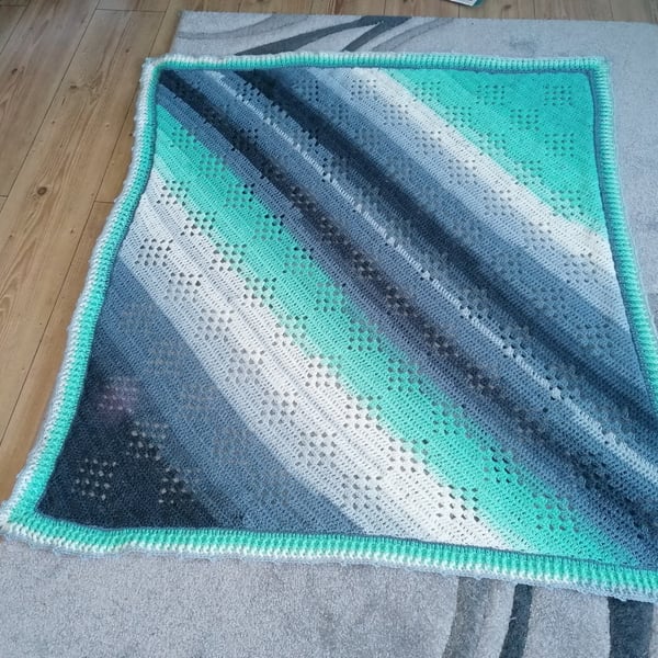 Crochet Blanket with Diamond Design
