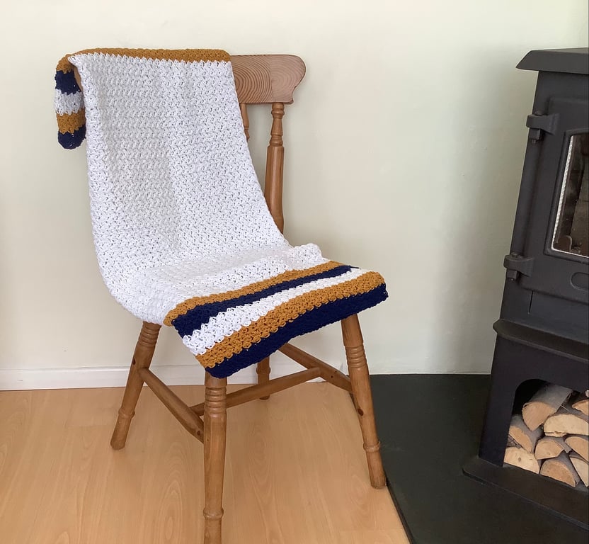 BLANKET , throw .Cot , stroller, nursery . ' Sailboat '. White, blue . Cotton . 