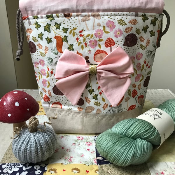 Autumn animal bag, pink bow.