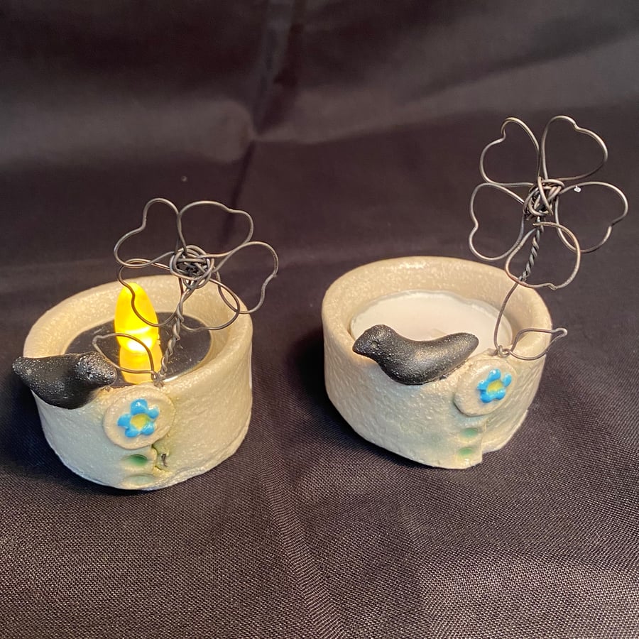 Tea light holder with bird