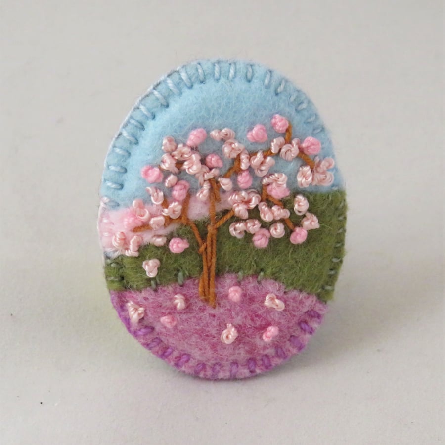 Blossom Tree - Oval felt brooch