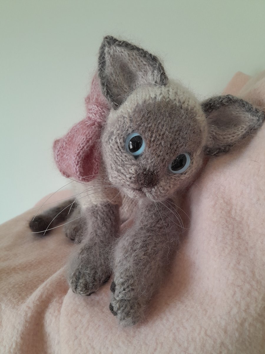 Siamese Knitted Cat, Dotpebblesknits Design