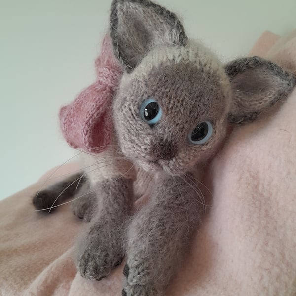 Siamese Knitted Cat, Dotpebblesknits Design