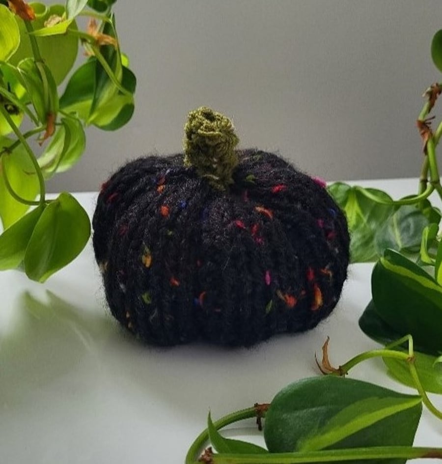 Pumpkin - Knitted pumpkin, small, perfect for Halloween, a gift, or decoration