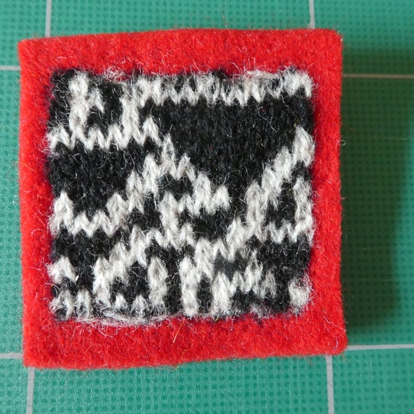 Rule 30 brooch - red, square, needle felted.