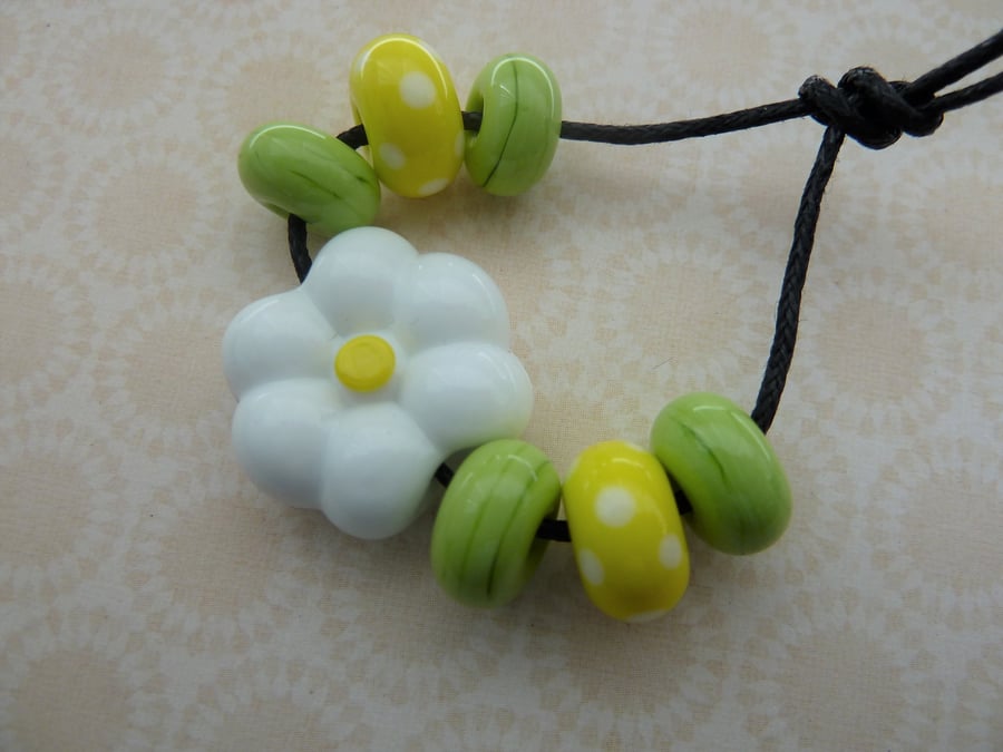 handmade lampwork white daisy flower bead set