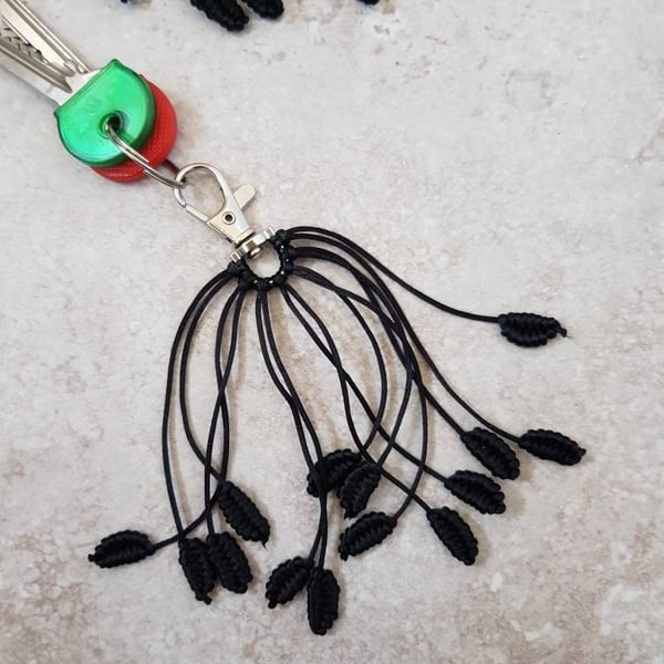 Black Macrame Keyring, Gothic keychain, Leaf knot bag charm