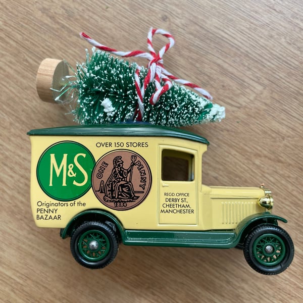 M&S vintage die cast( green ) :  Christmas decoration