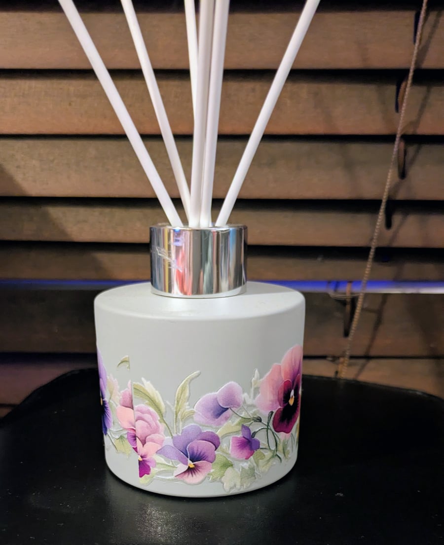 Grey glass pansy flowers theme 150 ml size diffuser bottle with reeds sticks 