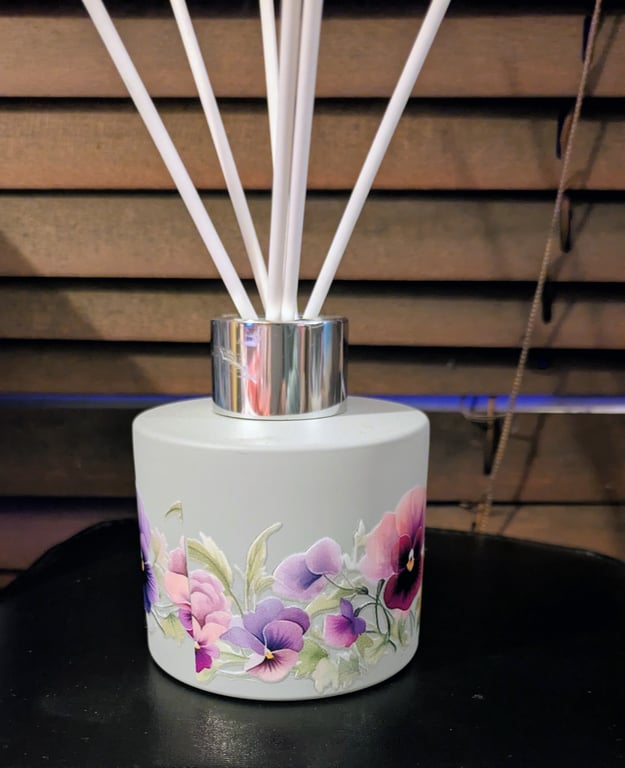 Grey glass pansy flowers theme 150 ml size diffuser bottle with reeds sticks 