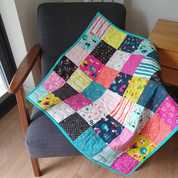 HANDMADE QUILTED THROW - Sweet