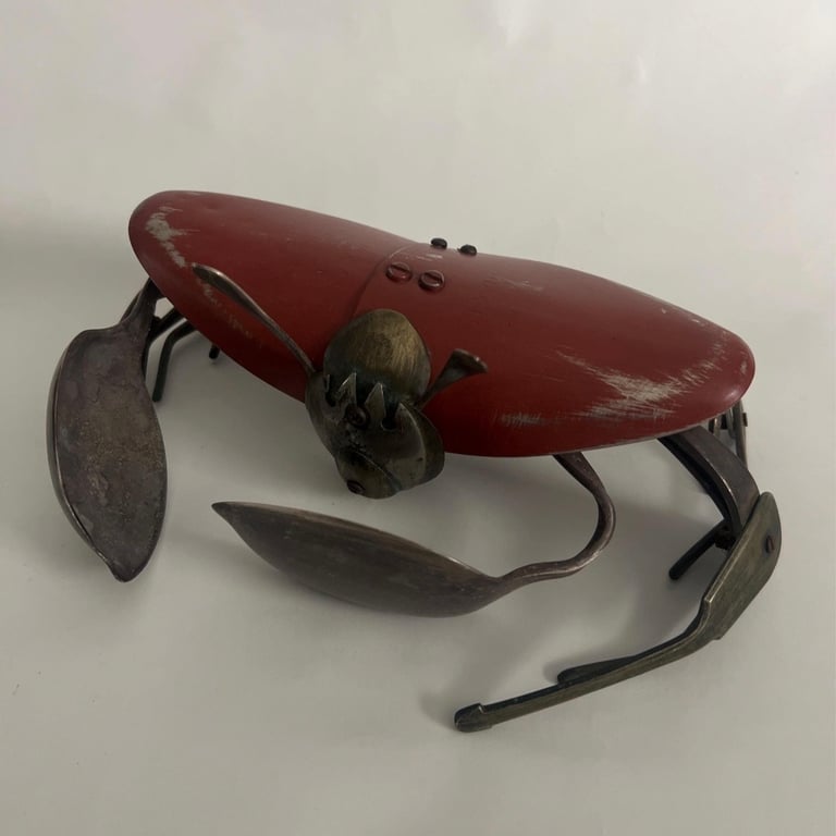 Mud crab scrap cutlery sculpture