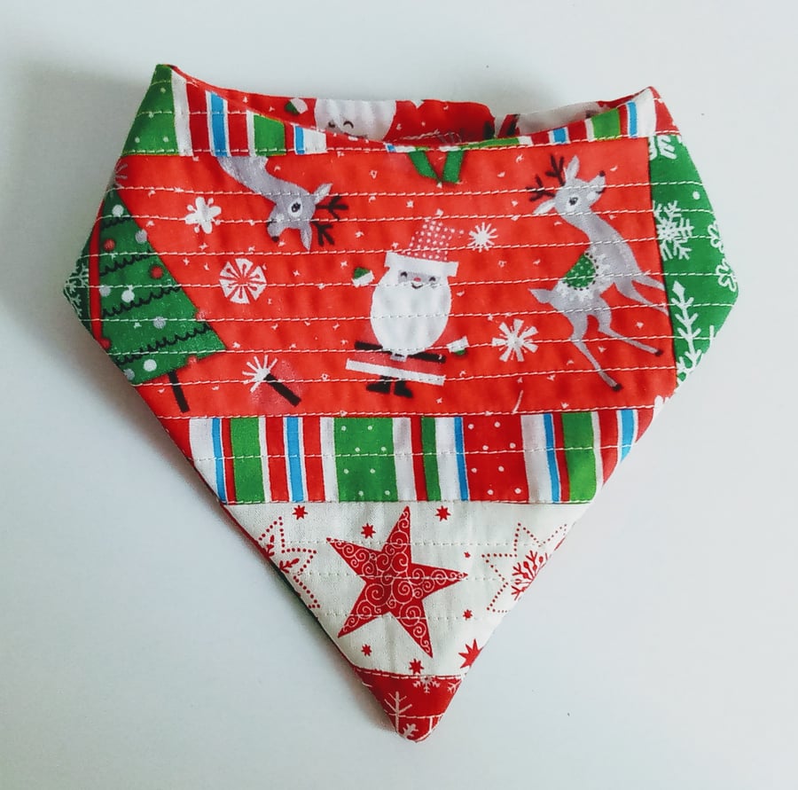 Christmas Newborn dribble bib, patchwork bandana bib, reversible quilted bib