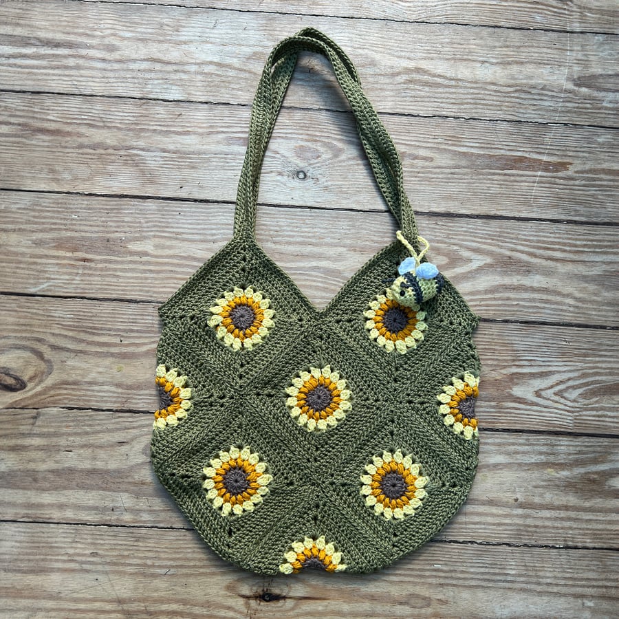 Handmade Sunflower Crochet Bag with Bee Charm Bayleaf Green
